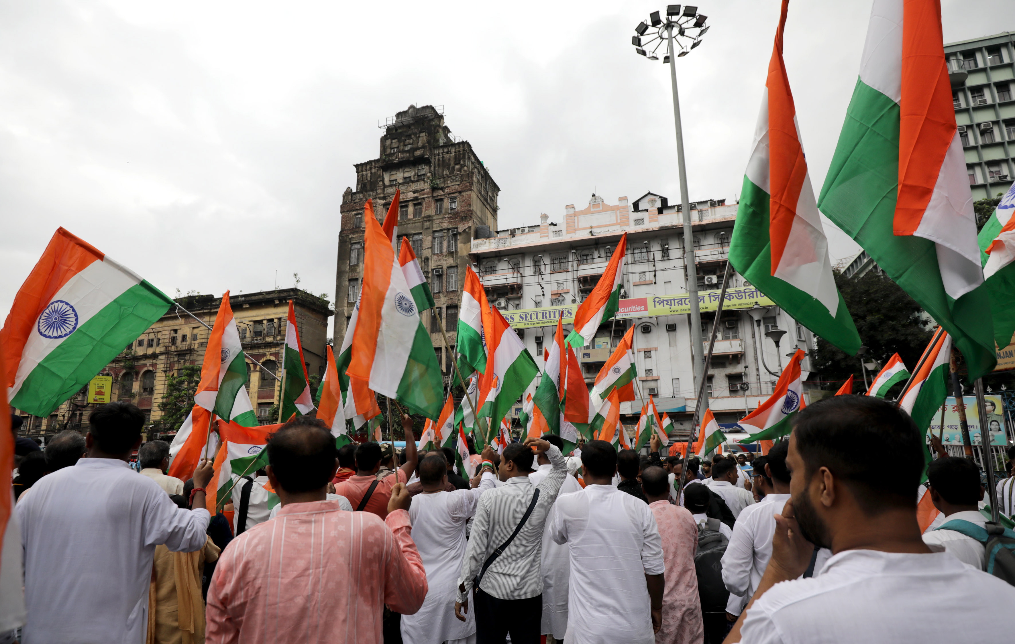 Kolkata (India), 10/08/2022.- Bharatiya Janata Party, BJP members march with Indian national flag as part of the celebration of 75 years of India's Independence or 'Azadi Ka Amrit Mahotsav' in Kolkata, India, 10 August 2022. Indian Prime Minister Narendra Modi has urged people to hoist the national flag in every household as part of a campaign called 'Har Ghar Tiranga' (Tricolor in every house) during India's Independence celebrations. India declared its independence from British colonialism on 15 August 1947. EFE/EPA/PIYAL ADHIKARY