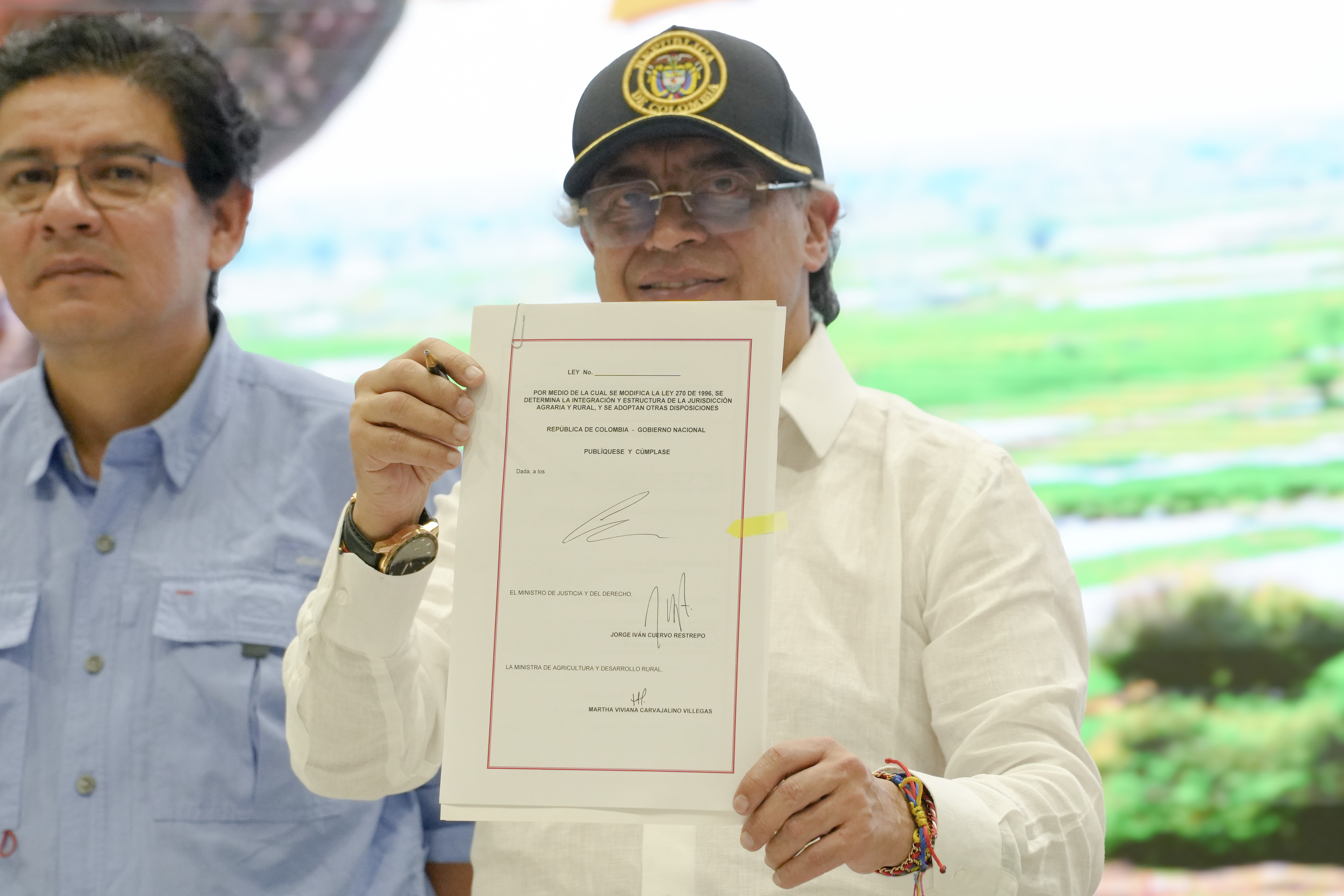 Presidente Gustavo Petro firmó Jurisdicción Agraria y entregó tierras a familias en Córdoba