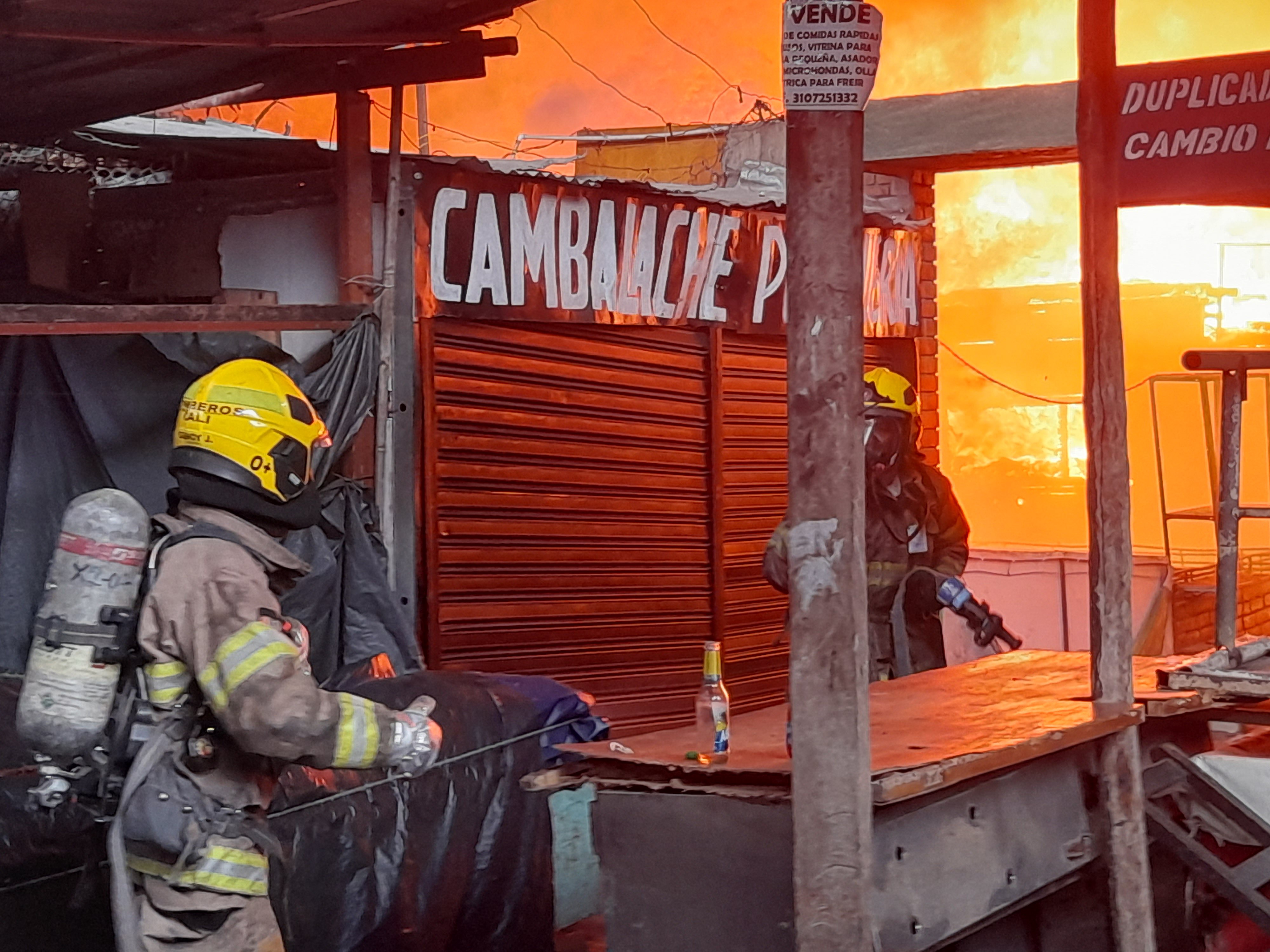 Incendio en Cali: galería de Siloé fue arrasada por el fuego