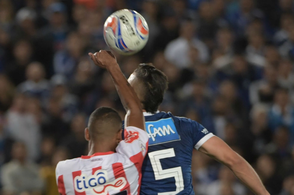 Millonarios rescató un polémico empate ante Júnior en El Campín