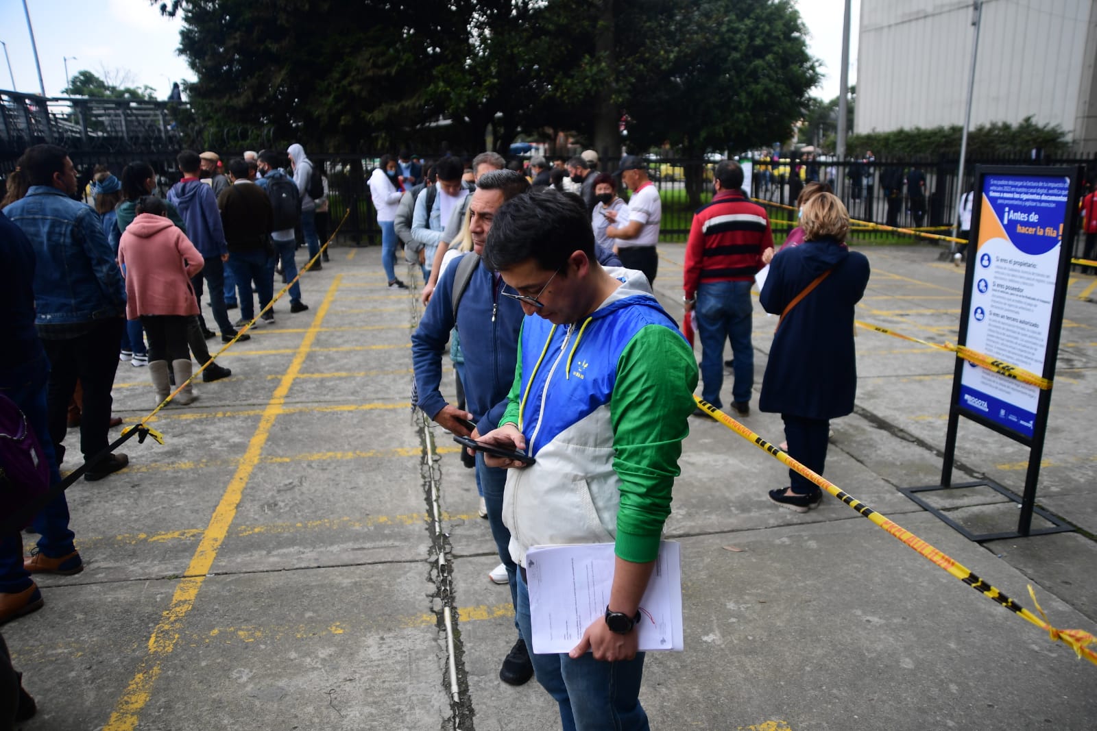 A la espera de un gran número de personas para recibir el descuento tributario, se dispusieron en la ciudad tres puntos de atención prioritaria.