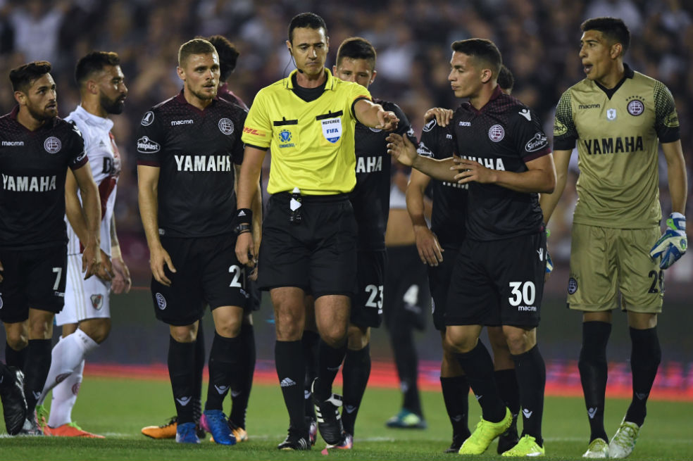 ¿Fue o no fue penal? La polémica con el VAR en la Copa Libertadores