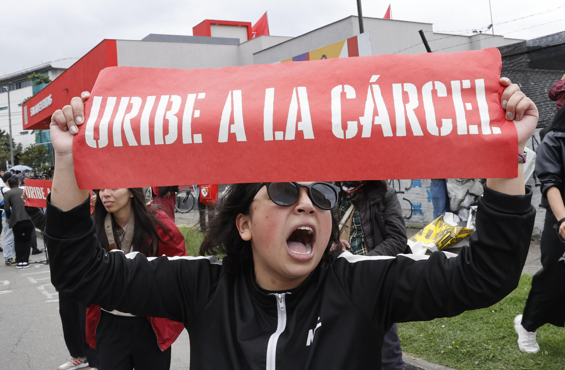 ¿Habrá prisión domiciliaria para Álvaro Uribe Vélez? Esto dijo la jueza del caso