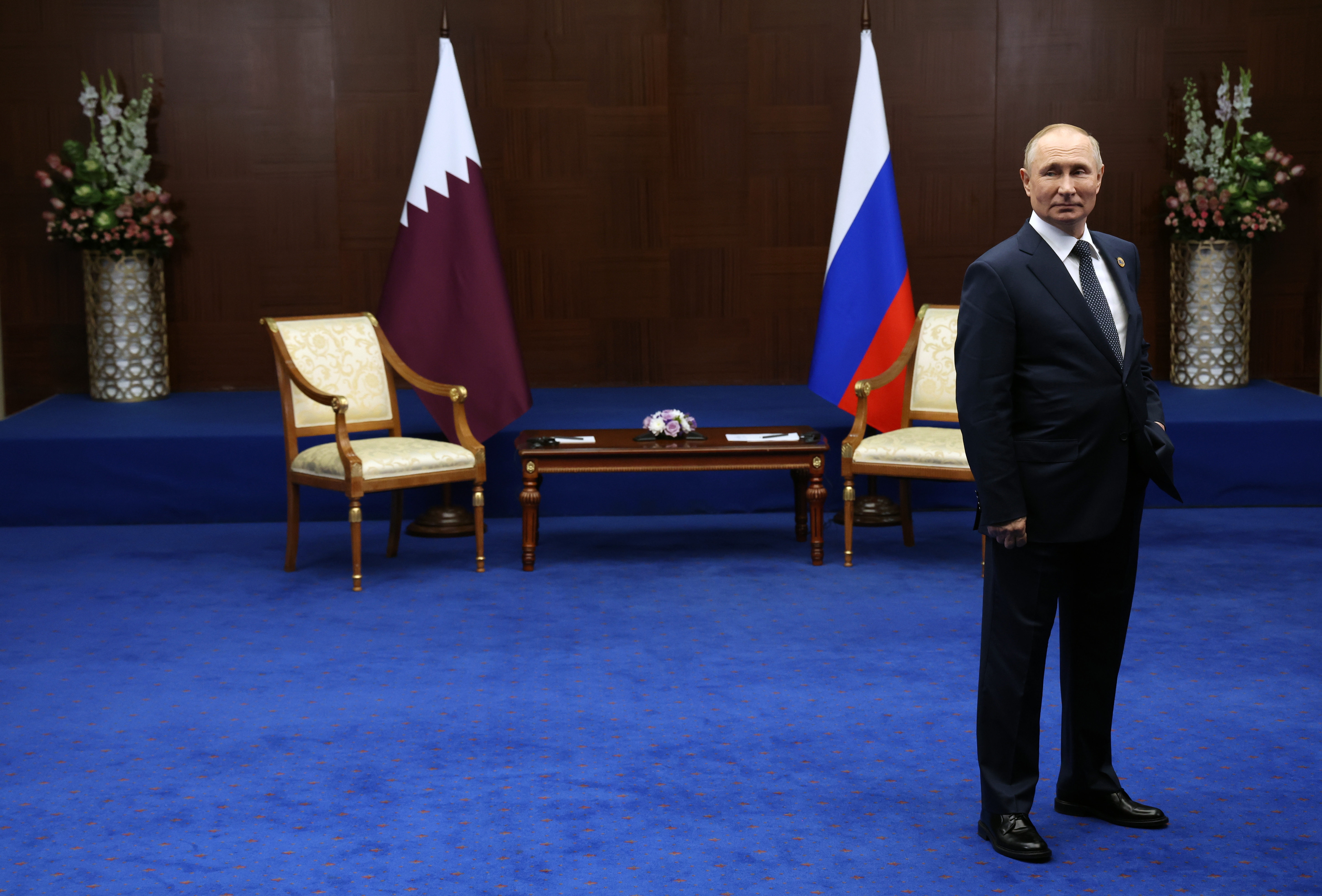 Gráfico: Putin dejaba a todos esperándolo en reuniones; ahora él es quien espera