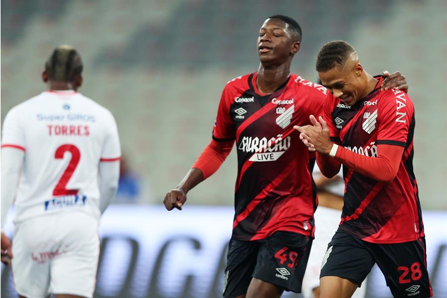 Atlético Paranaense goleó a América y lo eliminó de la Copa Sudamericana