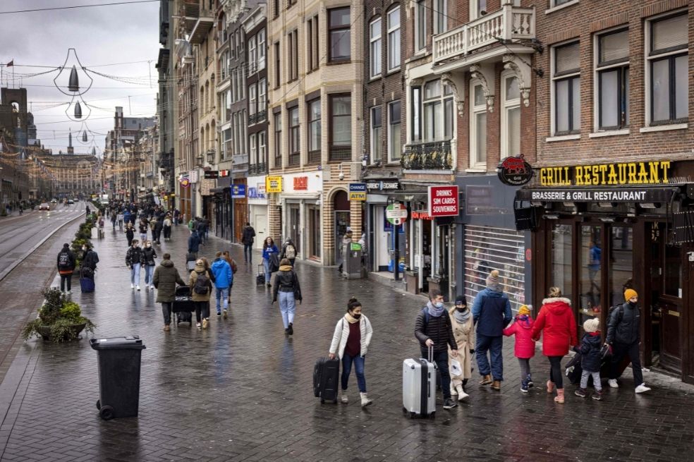 Ómicron se roba la Navidad en Europa: estas son las nuevas restricciones