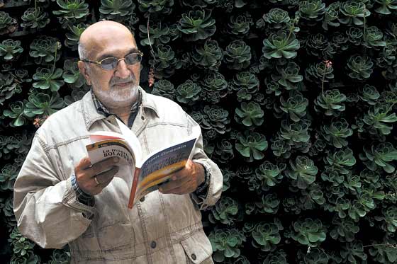 Juan Gossaín, hospitalizado de urgencia en Cartagena
