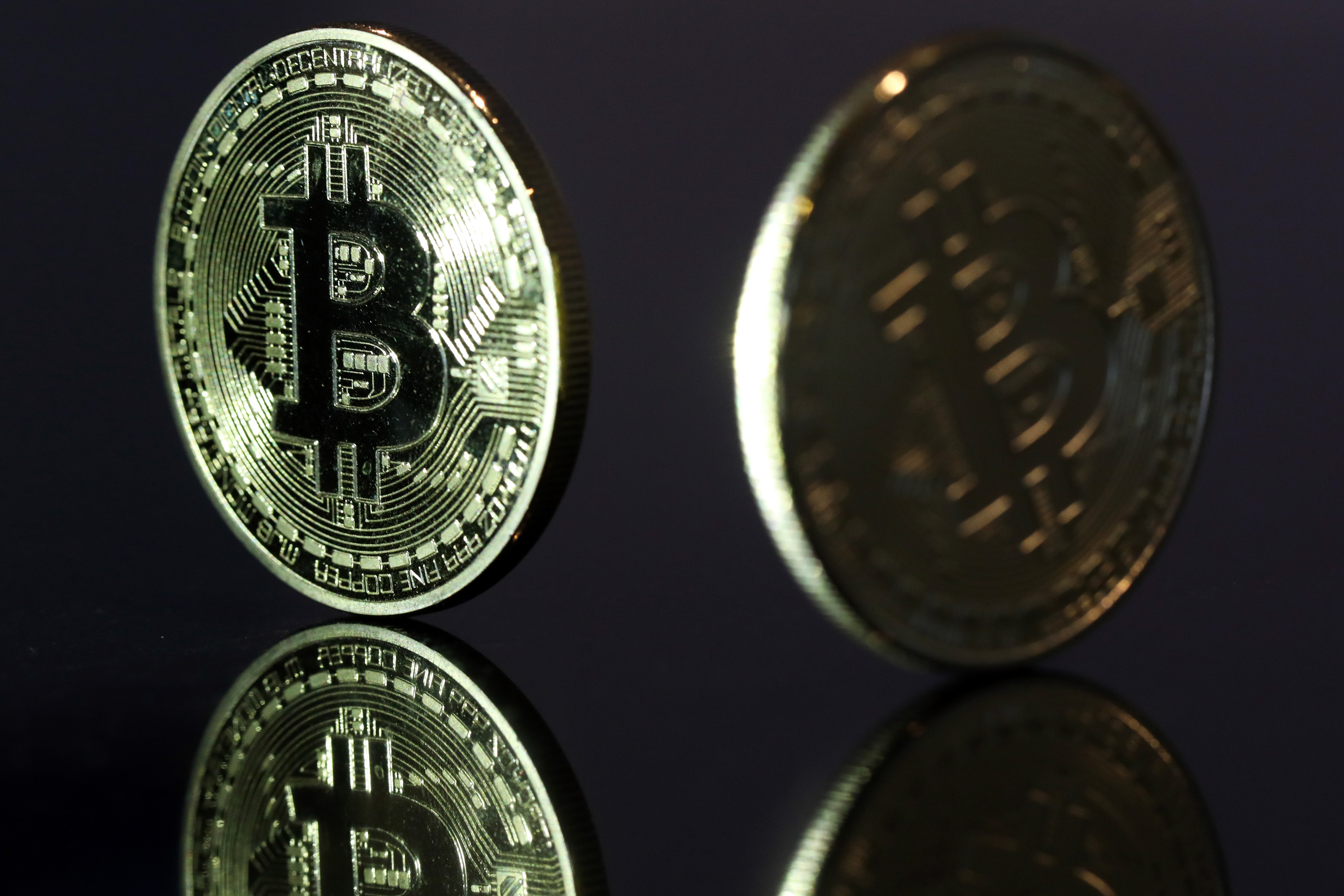 Bitcoin cae a US$5.700 por nueva criptomoneda