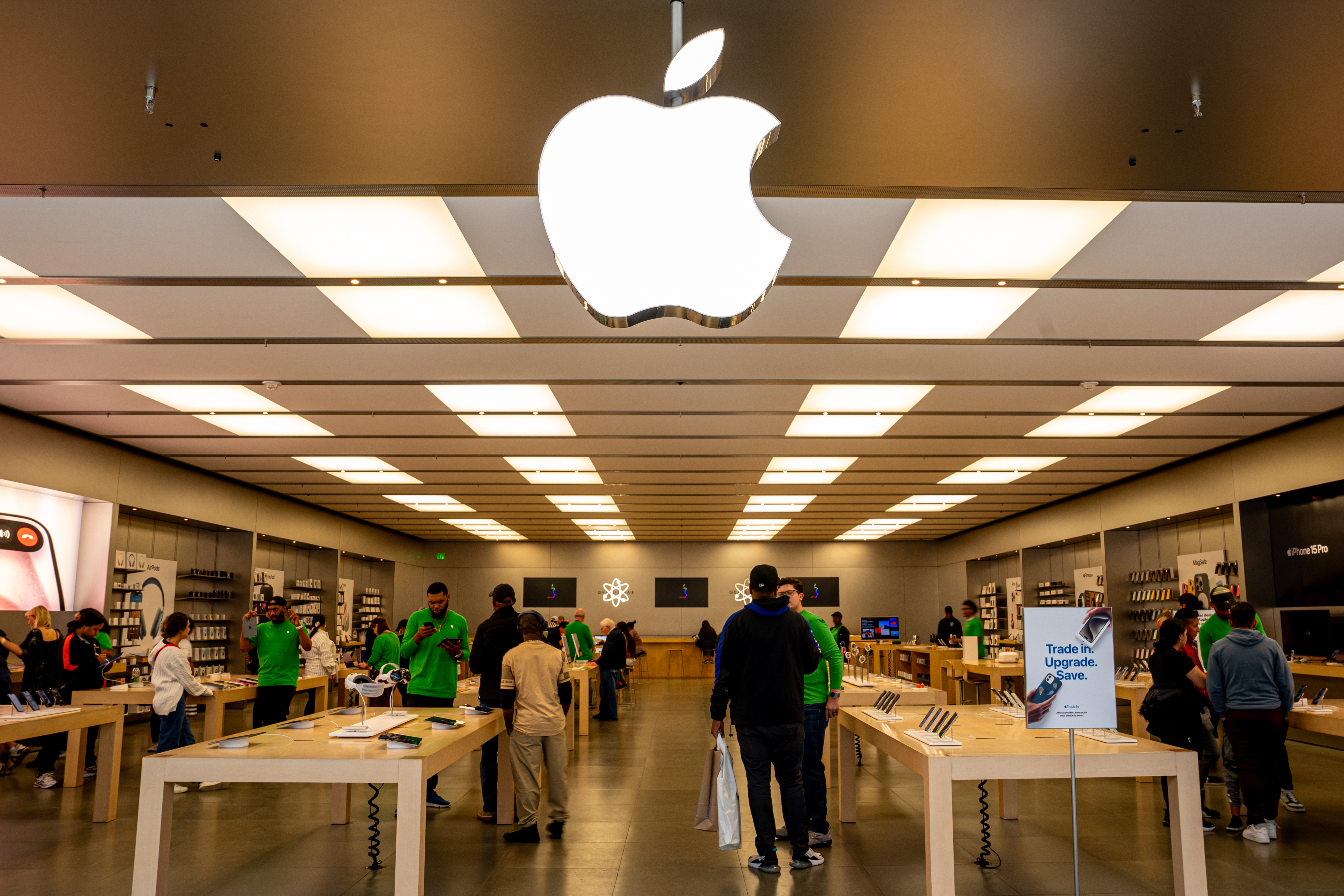 Apple demanda a OpenAI por robo de secretos del iPhone
