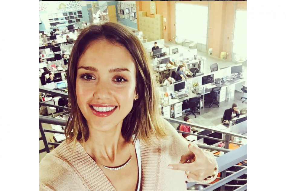 Critican las cremas solares de la empresa de Jessica Alba