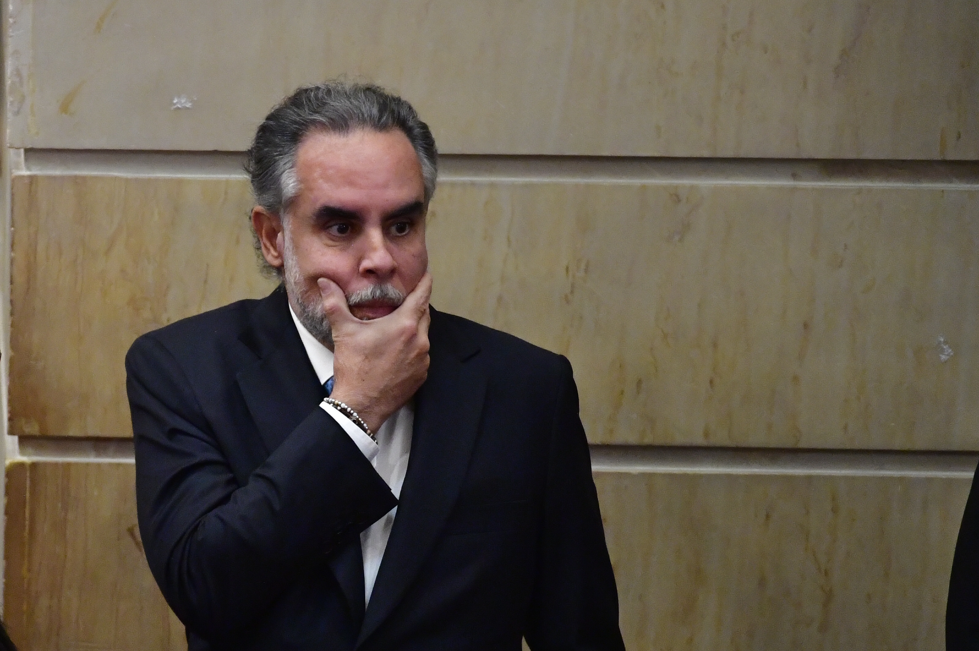 Benedetti desata reacciones por decir que tumbar la conmoción favorecería al ELN