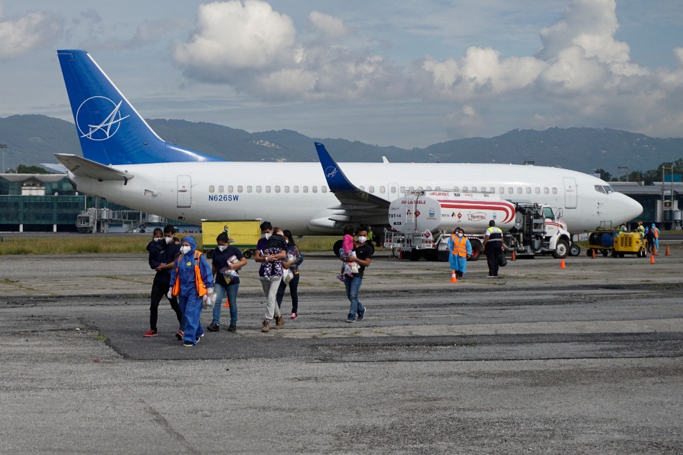 Preocupación por vuelos en los que Estados Unidos expulsa migrantes hacia México