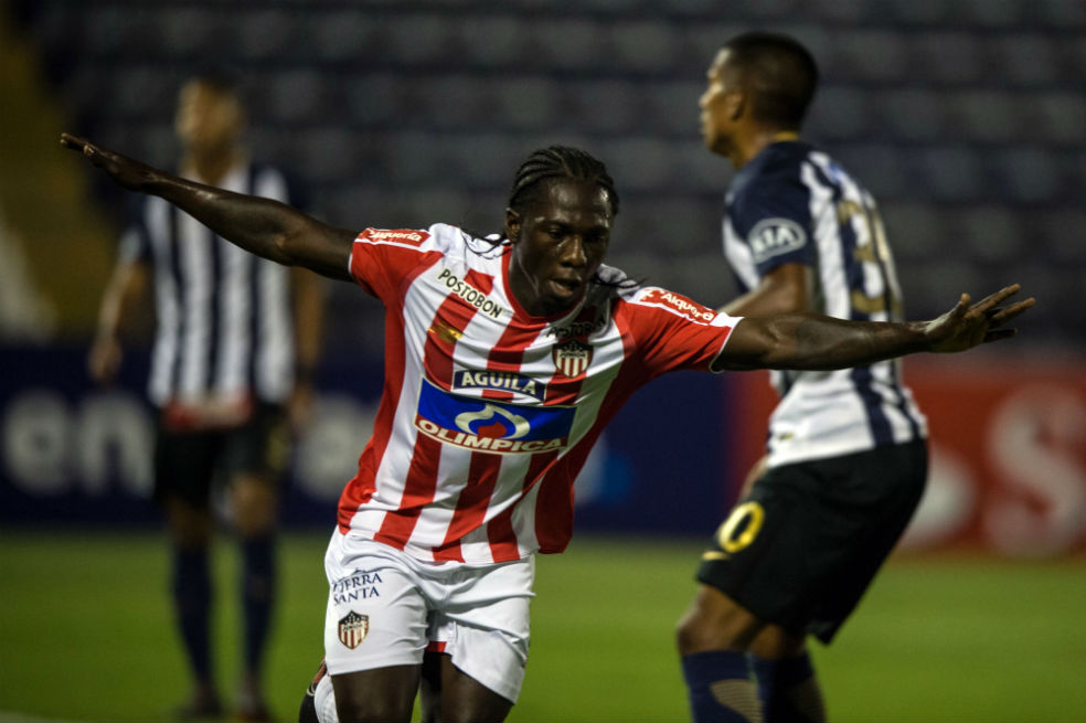 Júnior venció a Alianza Lima y se mantiene con vida en la Libertadores