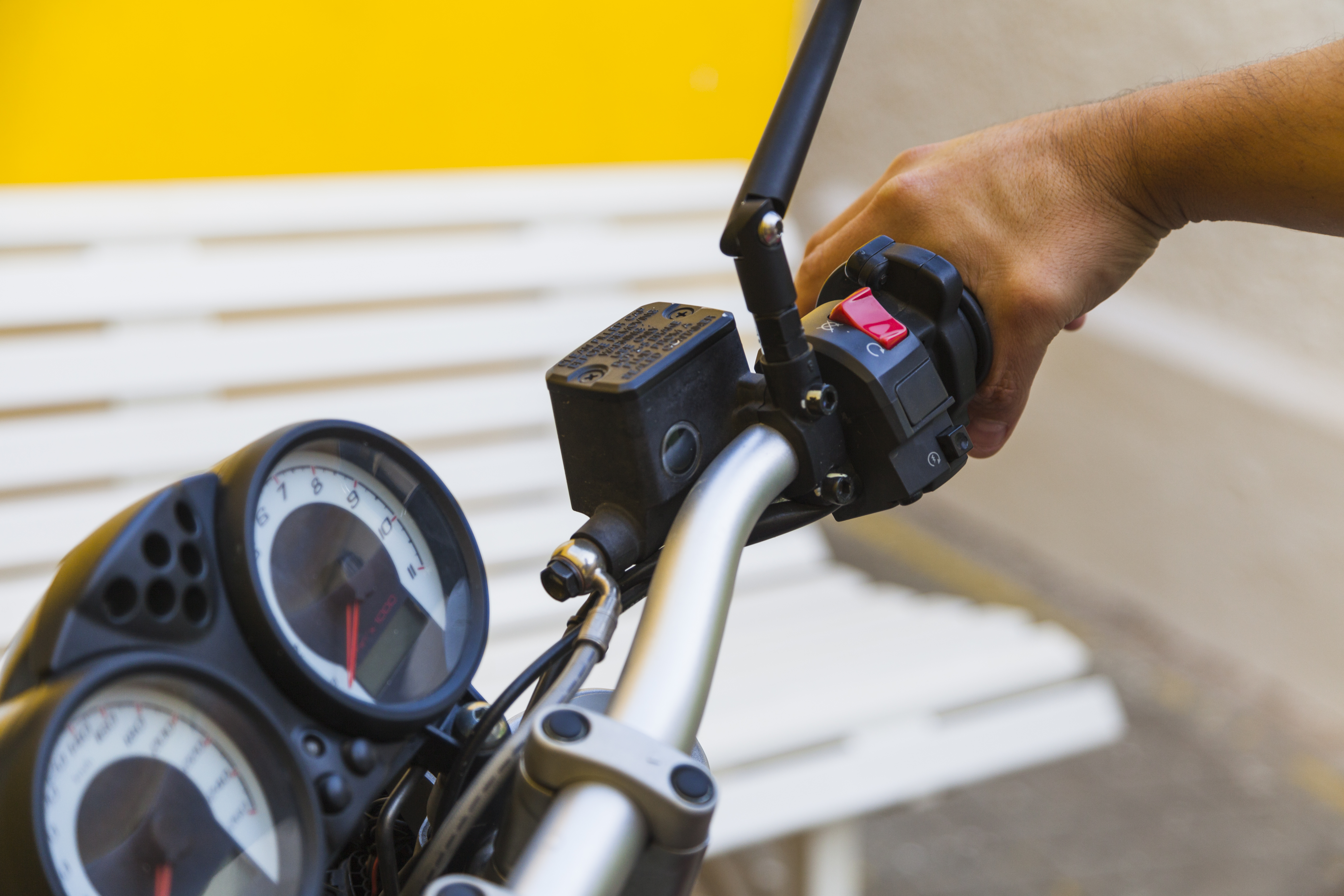 Esta es la multa para los motociclistas que transiten por el andén
