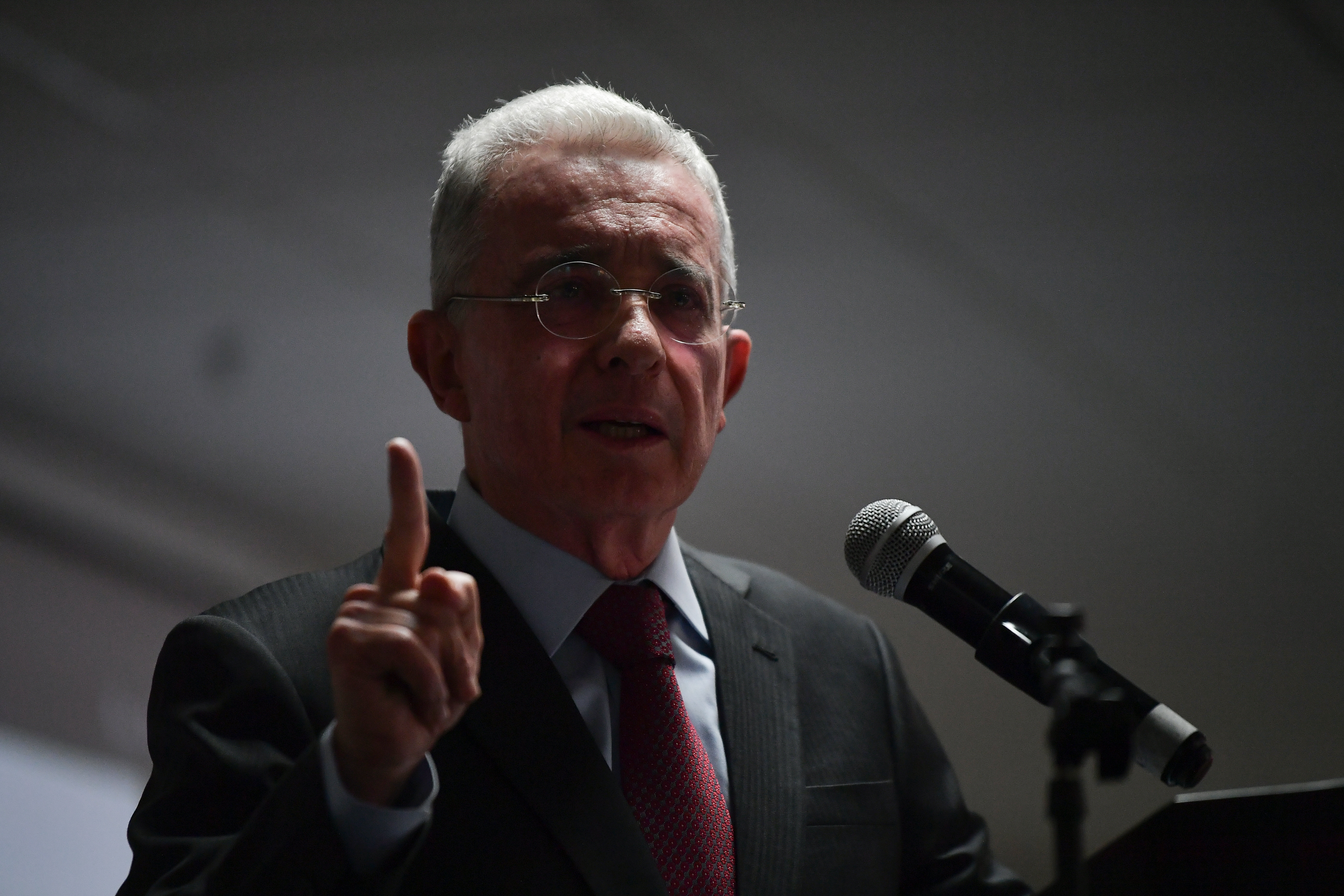 Caso Uribe: Fiscalía dice no tener cartas para ir a juicio y defiende la inocencia