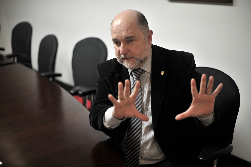“Vamos a ser inviables o a reducirnos”: rector de la U. de Antioquia