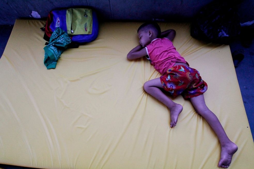 El 70 % de los niños que salen solos de Venezuela buscan a su familia