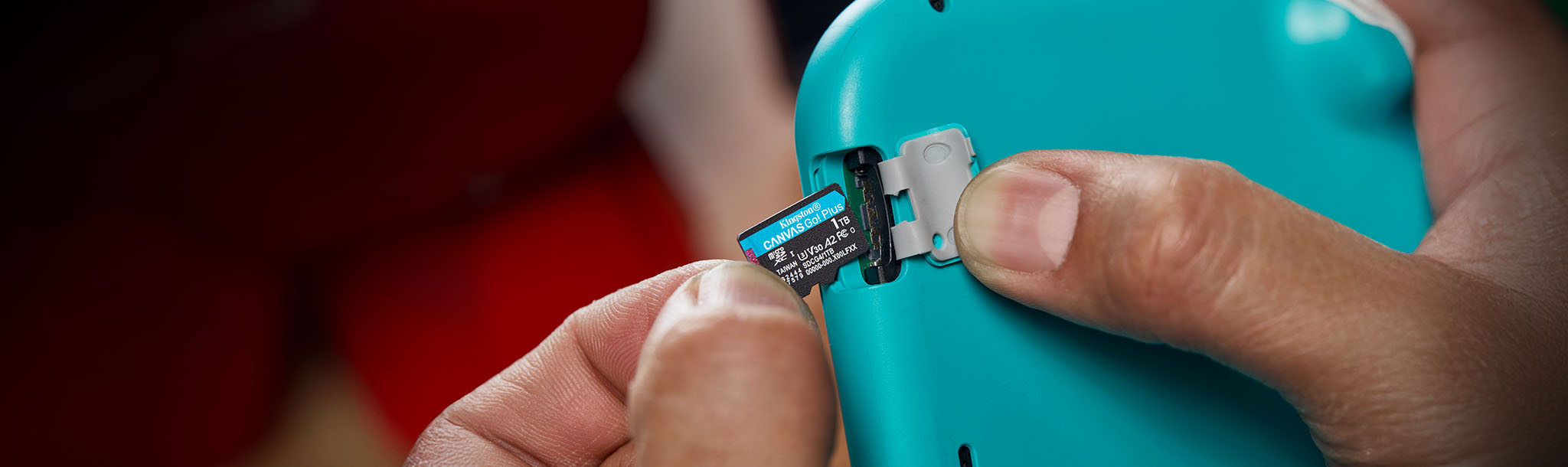 Esta nueva generación de tarjetas micro SD y SD tienen velocidades hasta 200 MB/s y capacidades de hasta 1 TB.