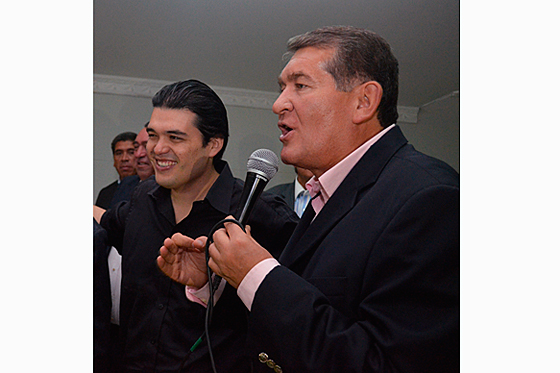 El representante Carlos Correa Mojica (izq.), junto a su homólogo Ángel Custodio Cabrera.