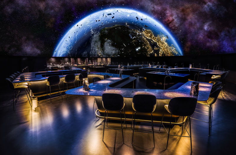 Imagen de uno de los vídeos inmersivos proyectados en la cúpula del planetario, el comedor principal del restaurante Alchemist.