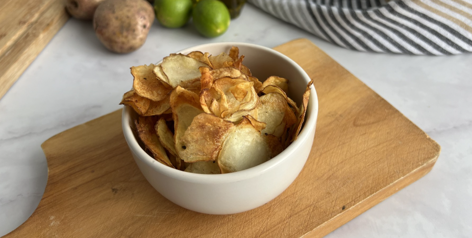 Receta fácil para este domingo: papas chips de limón en air fryer