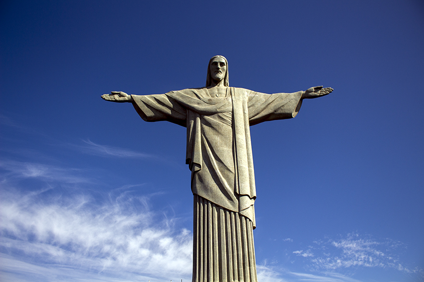 Rayo impactó al Cristo Redentor en Brasil y un fotógrafo lo captó: “Rayo divino”
