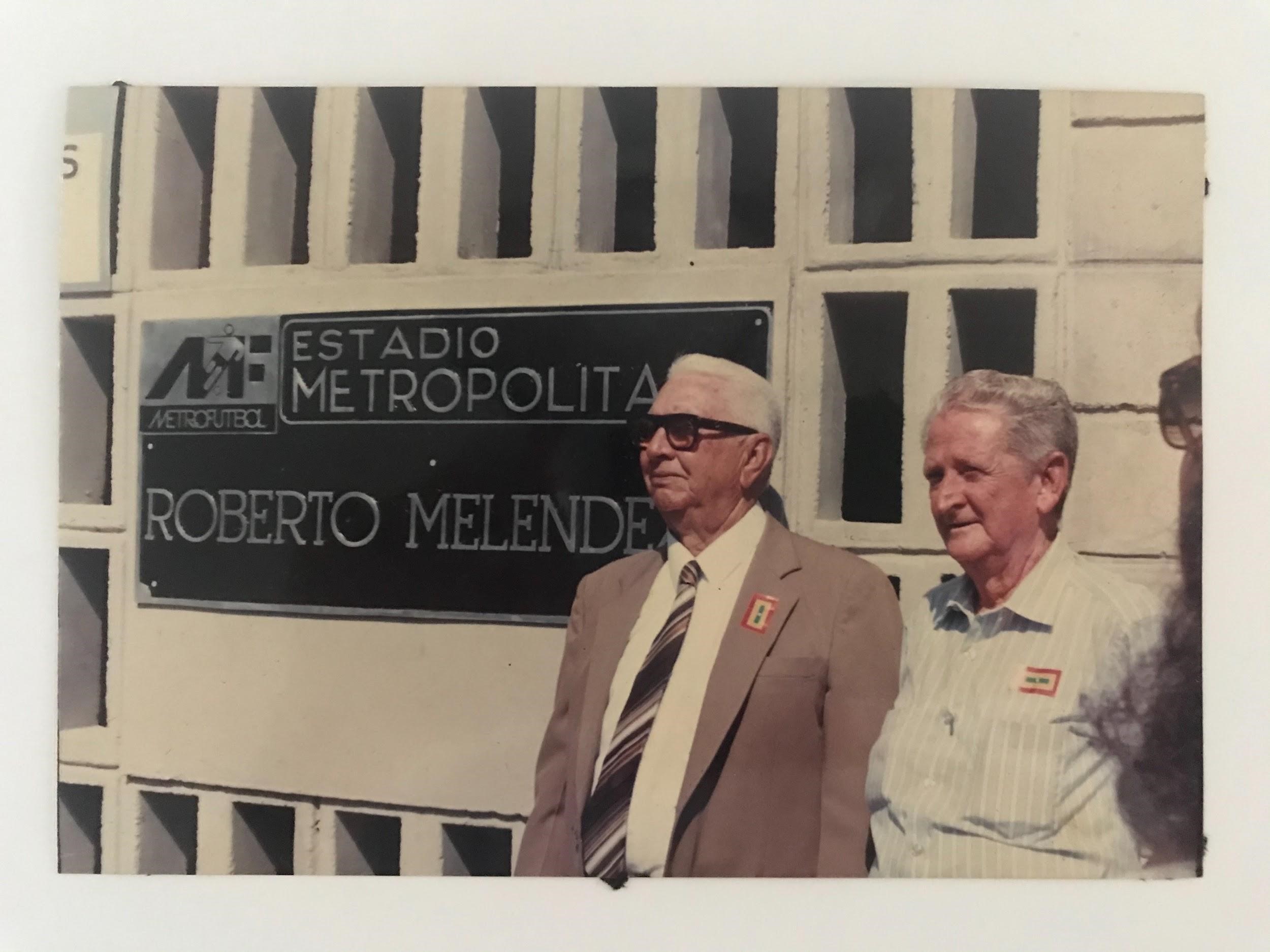 El estadio Metropolitano de Barranquilla lleva el nombre de Roberto "Flaco" Meléndez, quien aparece en la gráfica.