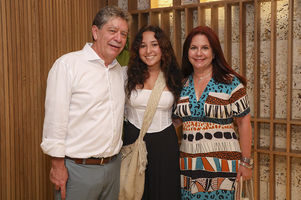 Bruce Mac Master,  Sofía MacMaster y Ana Torres Restaurante Marea Cartagena