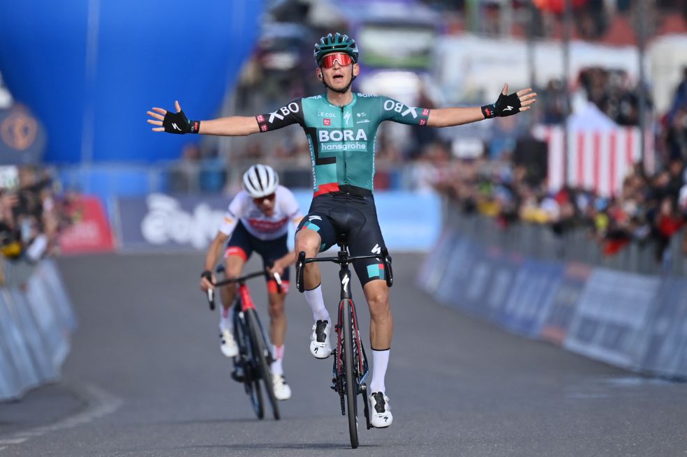 Kämna en la meta de la cuarta etapa del Giro de Italia // Twitter Giro de Italia