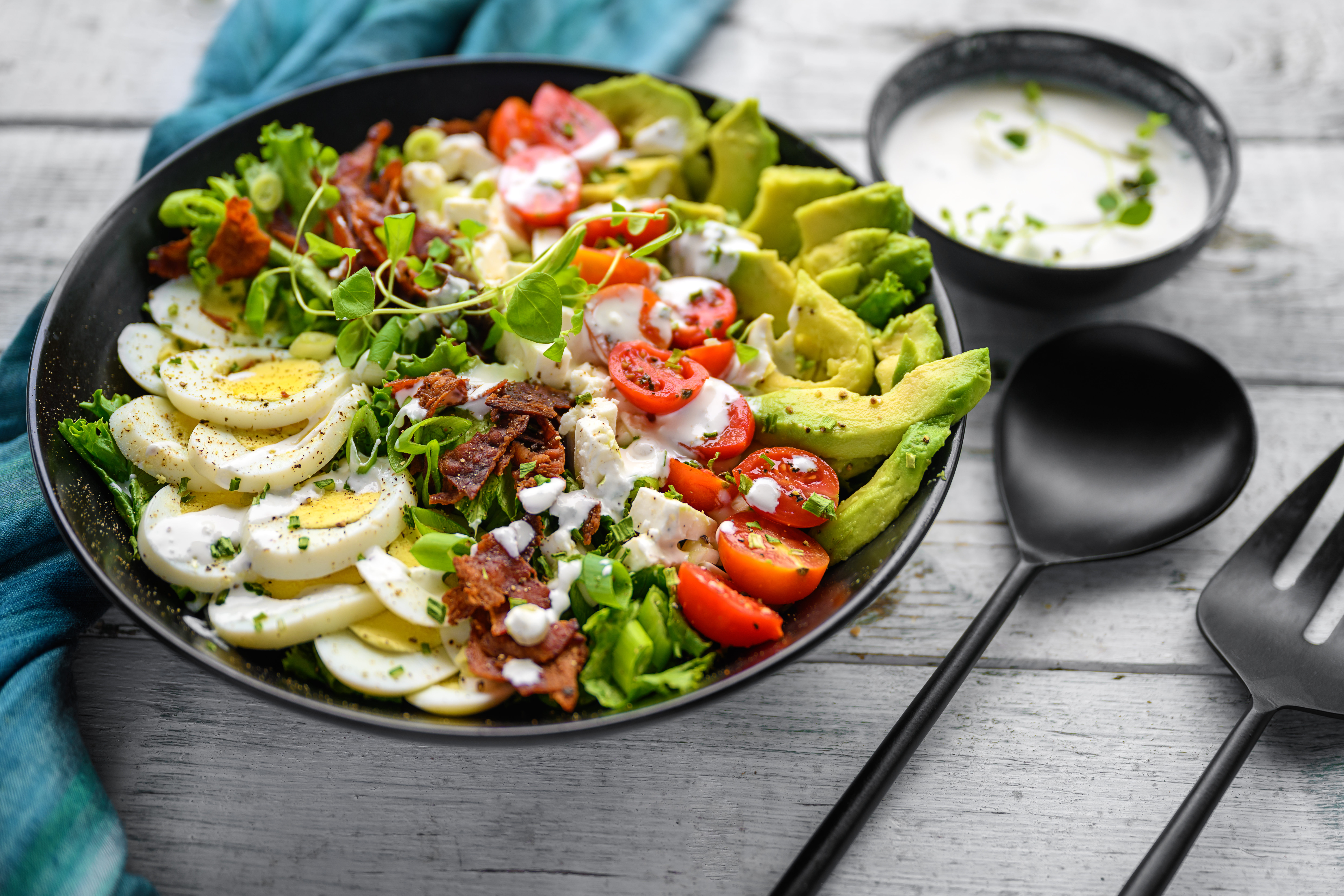 Empieza la semana con esta ensalada de huevo con yogur griego