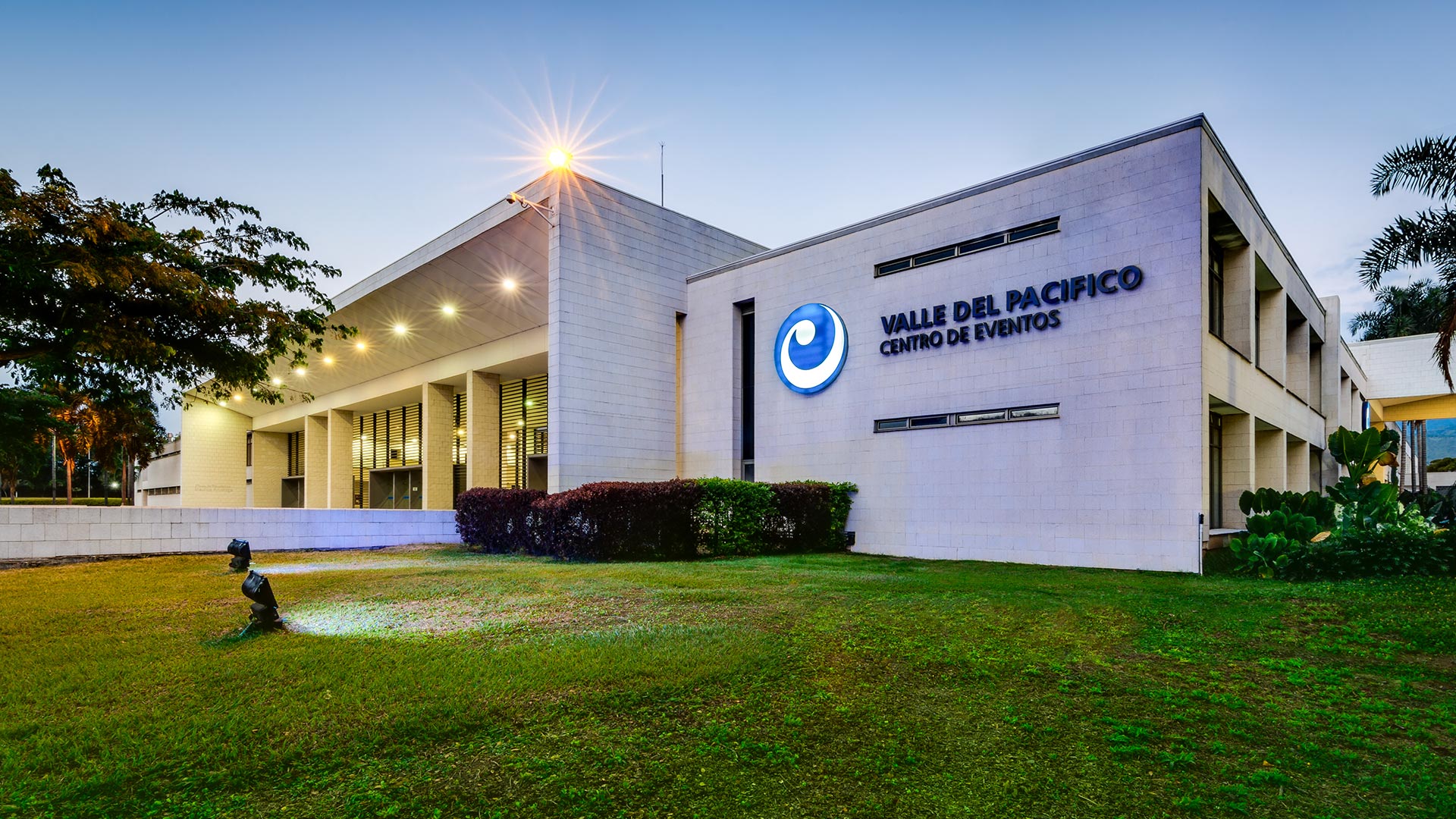 La Red Nacional de Bureaux la conforman: Greater Bogotá Convention Bureau, Greater Medellín Convention & Visitors Bureau, Pereira Convention Bureau, Cartagena de Indias Convention & Visitors Bureau, ProBarranquilla, Cali Valle Bureau, Visit Manizales, Visit Bucaramanga, Invest in Santa Marta, Quindio Convention Bureau y el Ibagué Convention & Visitors Bureau.