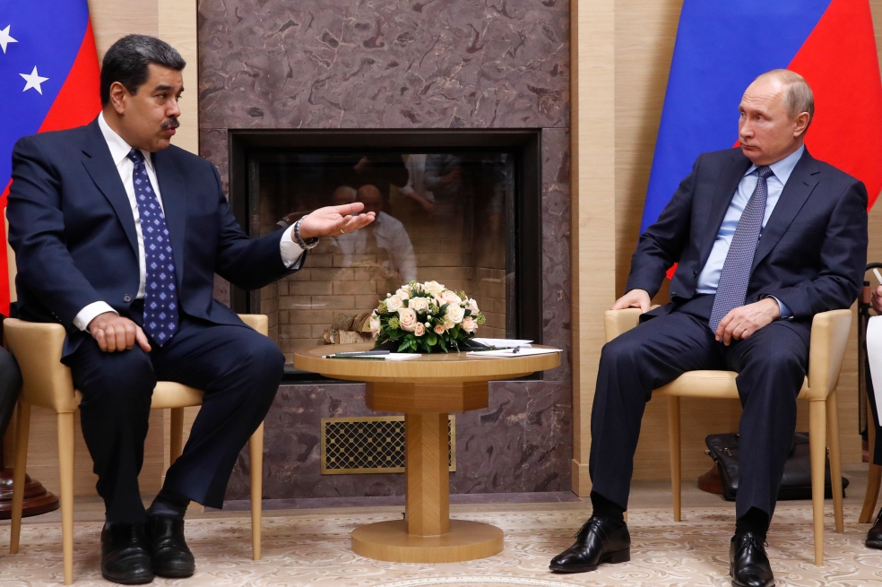 Putin promete apoyo a Maduro durante reunión en Rusia