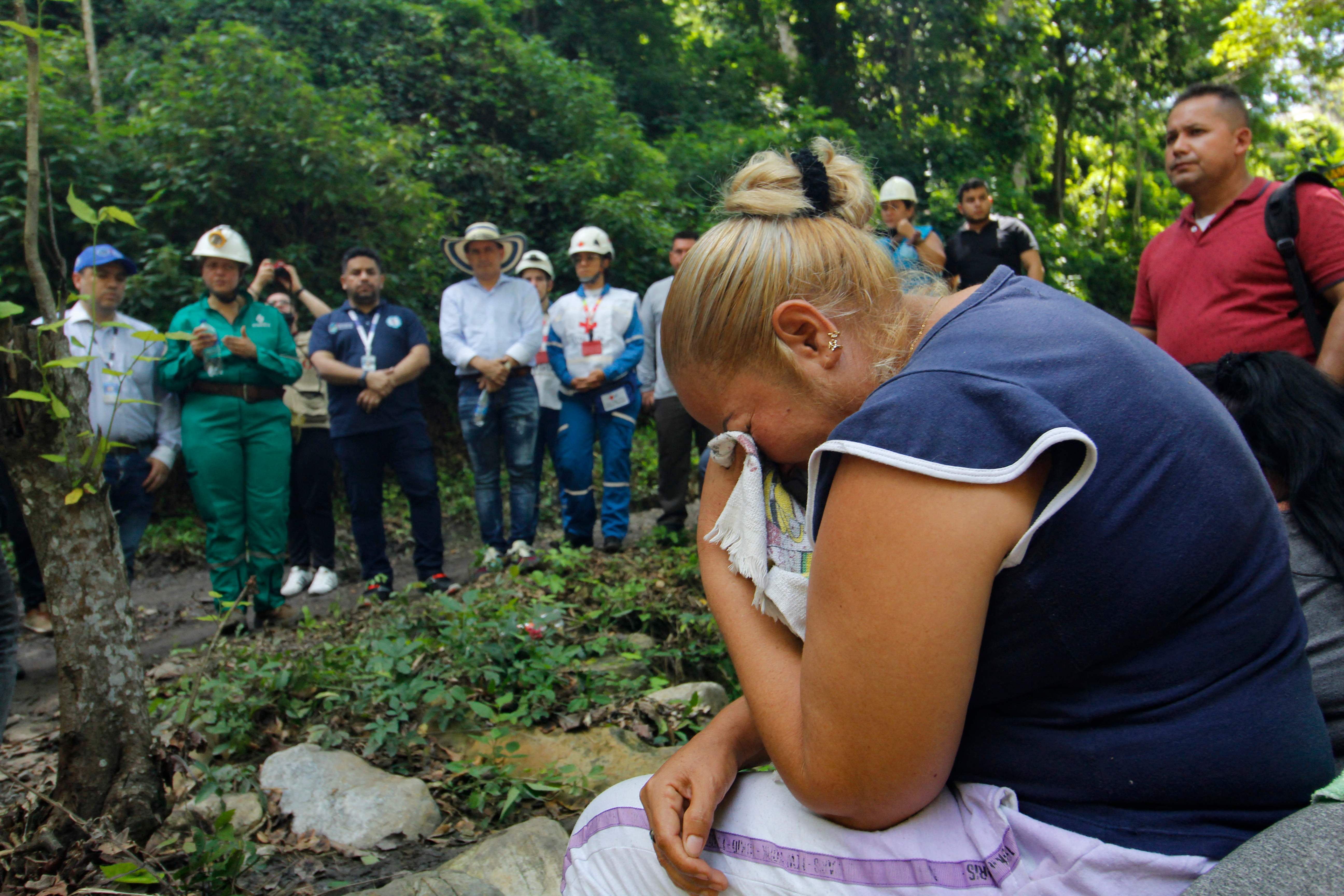 Continúa el drama de los familiares de los 14 mineros en Zulia