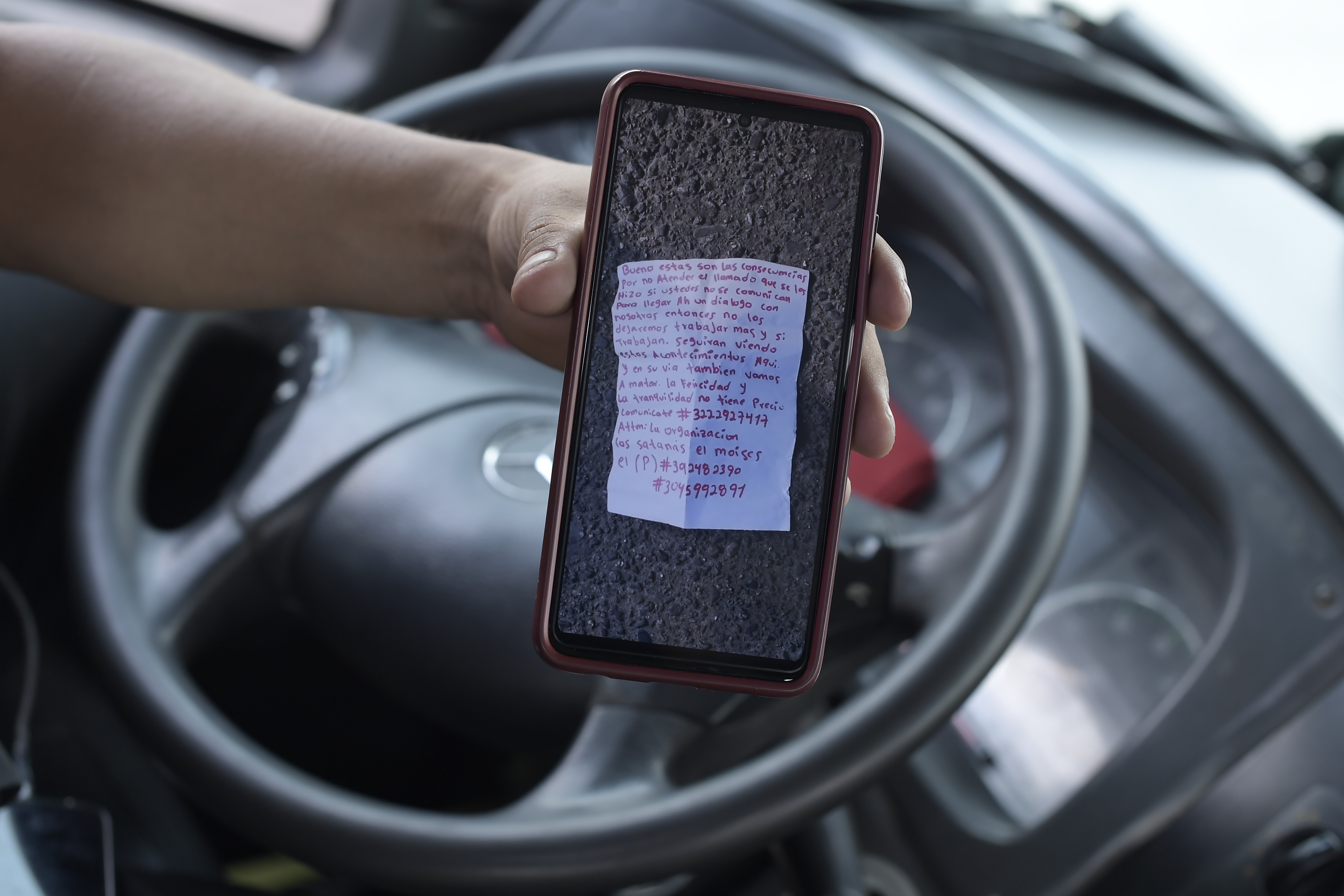 La sombra del sicariato y la extorsión: control criminal del Transporte Informal en Bogotá