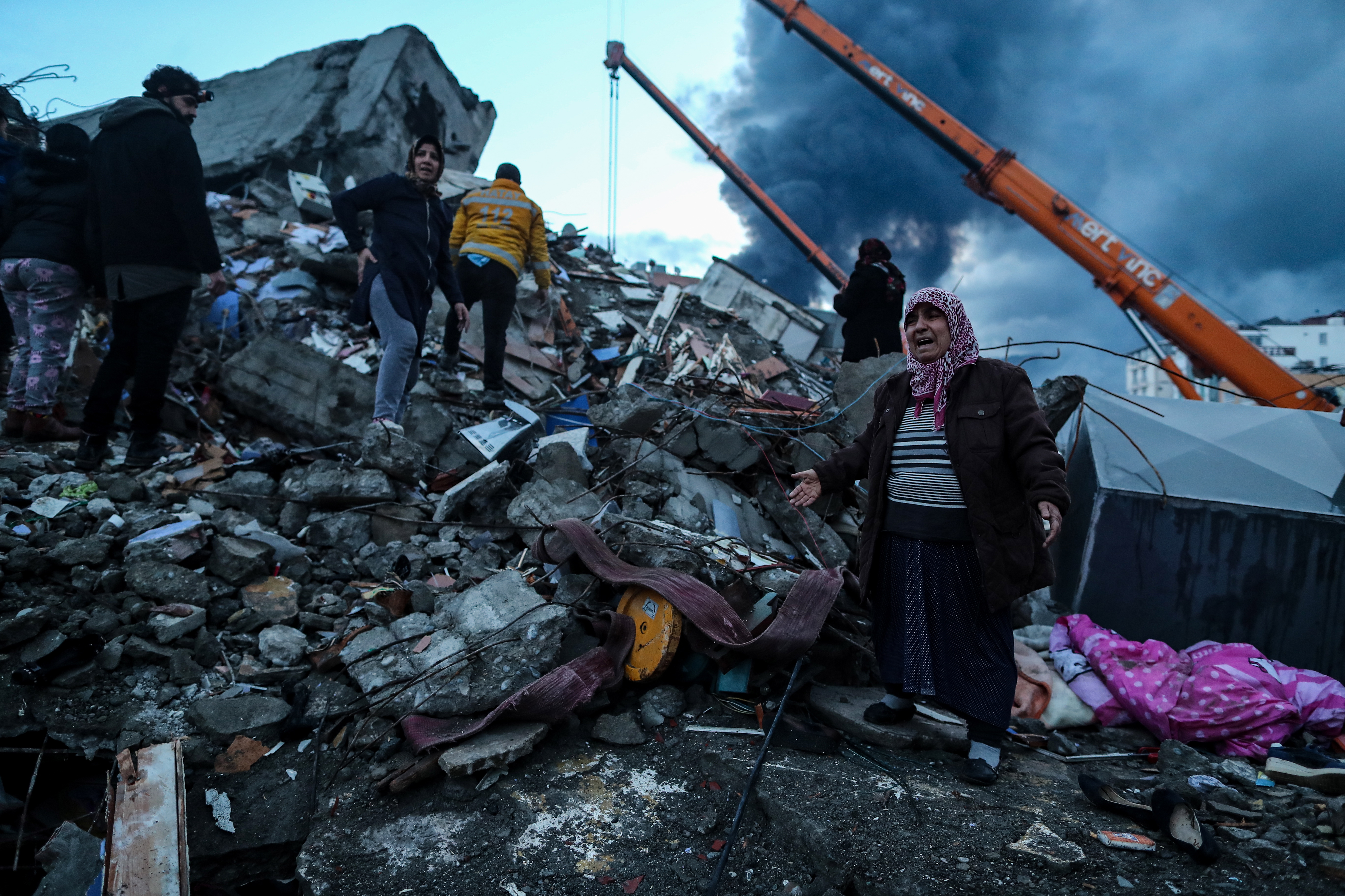 ¡Buena noticia! Una familia completa es rescatada luego del terremoto en Siria