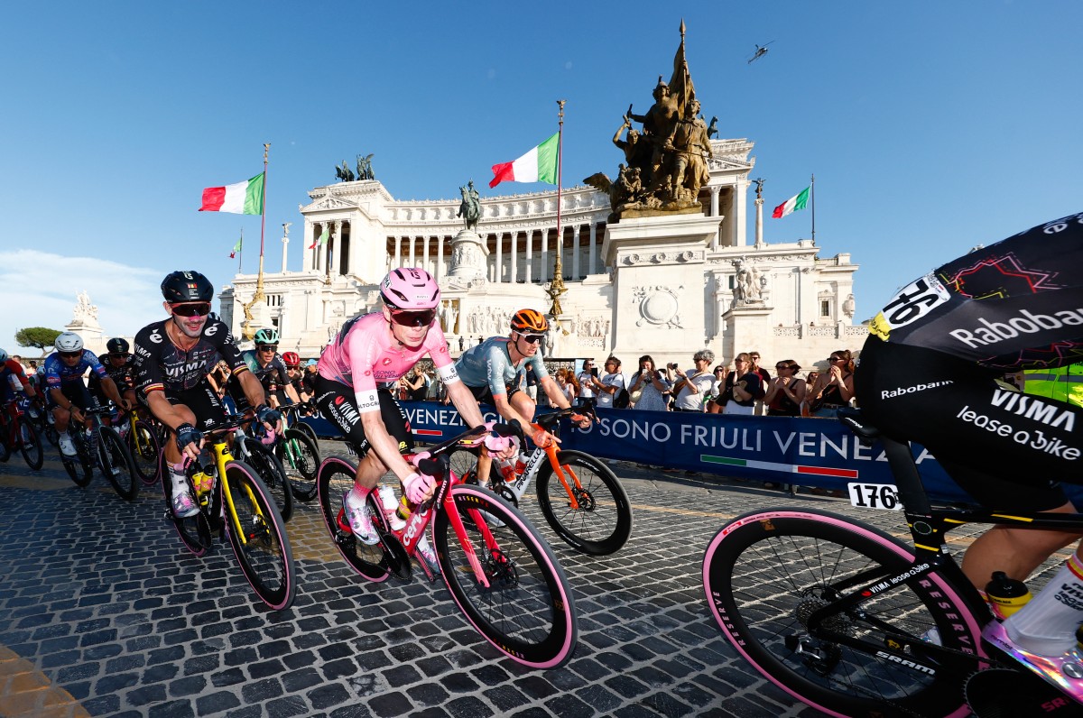 Jonas Vingegaard se coronó campeón del Giro de Italia y entró al Olimpo del ciclismo