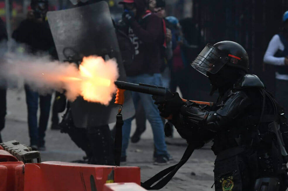 Por orden de un juez, Policía suspende el uso de gas lacrimógeno