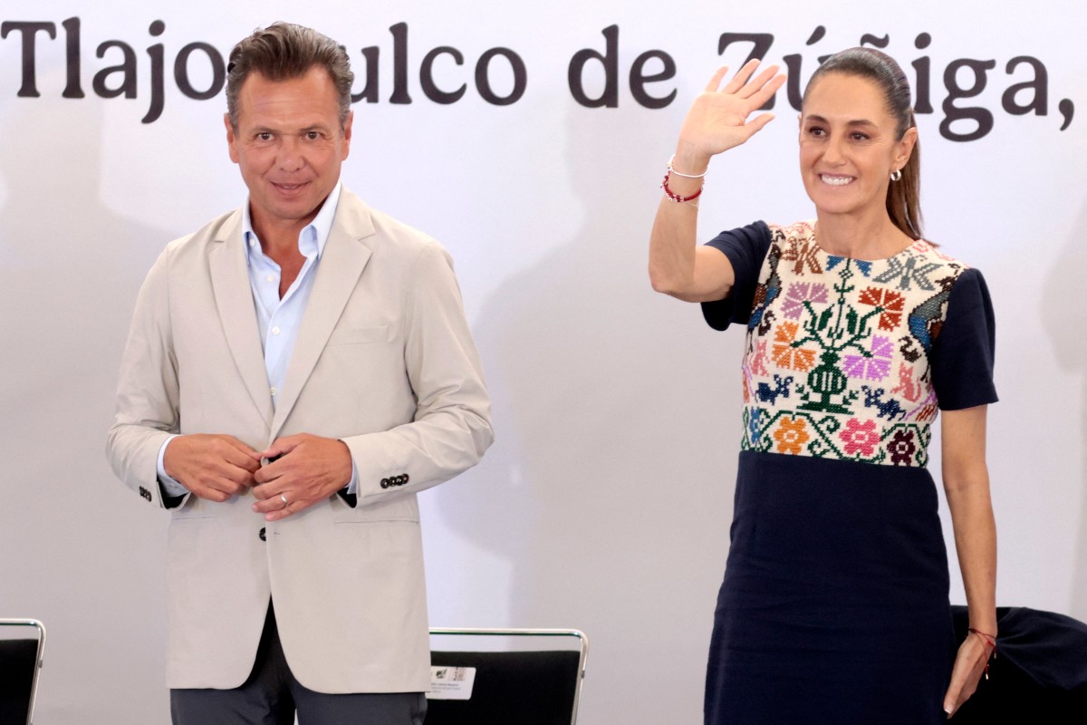 (FILES) Mexico's President Claudia Sheinbaum waves next to the Governor of Jalisco, Pablo Lemus, during the inauguration of the first phase of the Tlajomulco Regional Hospital in Tlajomulco de Zuñiga, Jalisco state, Mexico on August 8, 2025.