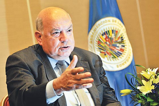 OEA respeta la decisión de aplazar juramentación de Chávez