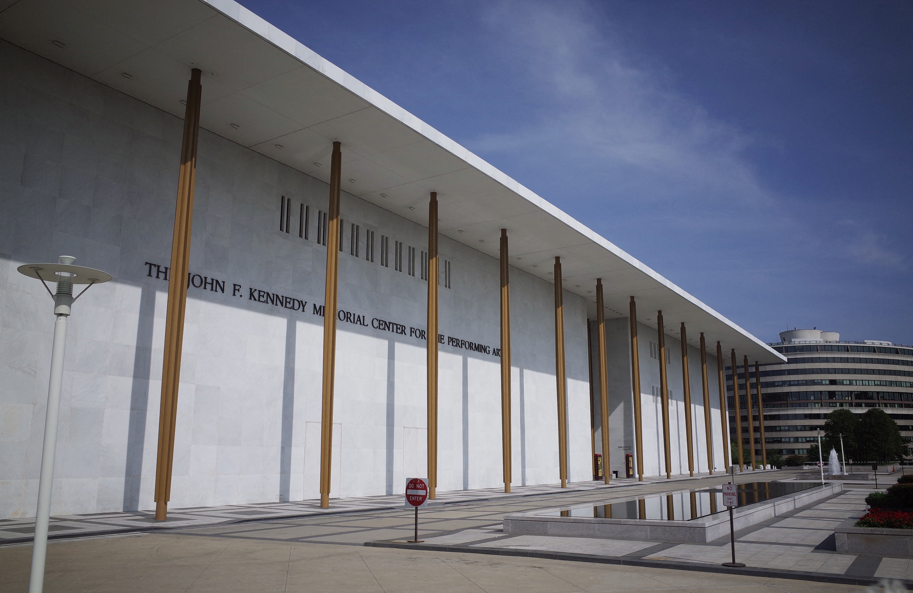 El icónico Kennedy Center en Washington pasará a llamarse “Centro Trump-Kennedy”