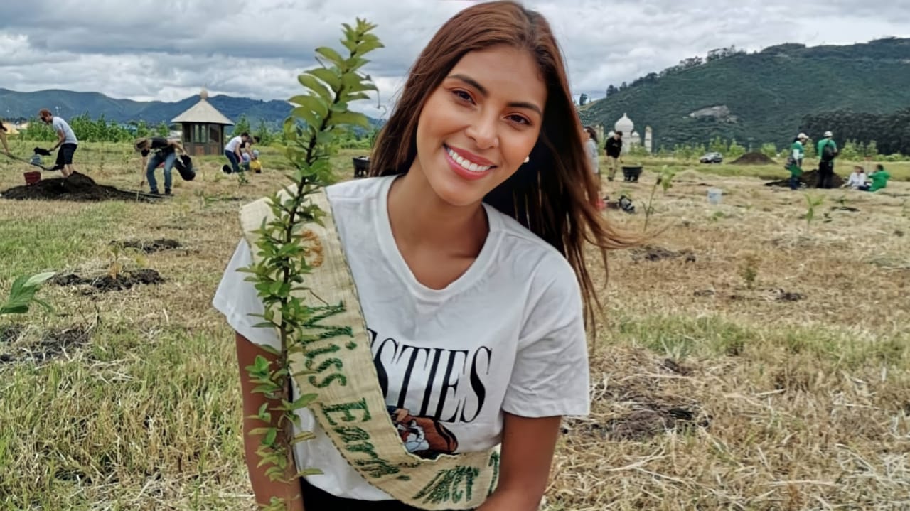 Es presentadora, profesional en relaciones internacionales y reina de belleza colombiana.