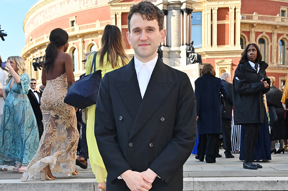 Después de terminar su trabajo en la saga del mago de Hogwarts, Harry Melling desarrolló su carrera en el teatro, la televisión y el cine.