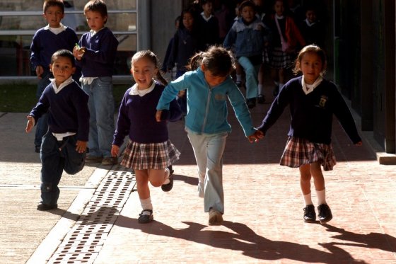Por ley prohibirían a profesores ‘dejar tareas’ para la casa