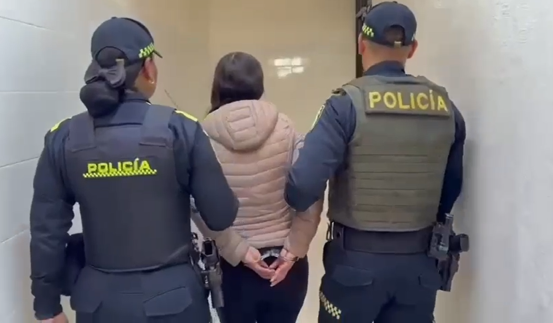 Capturada ladrona en estación de Transmilenio: se había robado 7 celulares