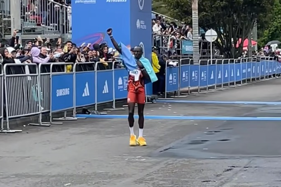 Erick Sang hizo historia en la Media Maratón de Bogotá y rompió el récord de la carrera