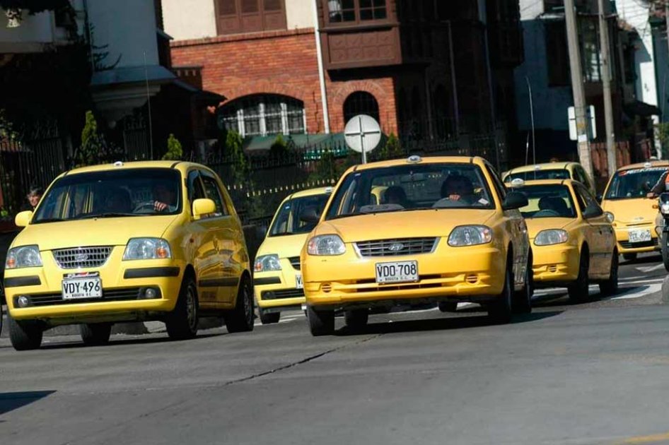 Gobierno estudia posibilidad de pagar seguridad social para taxistas de Bogotá