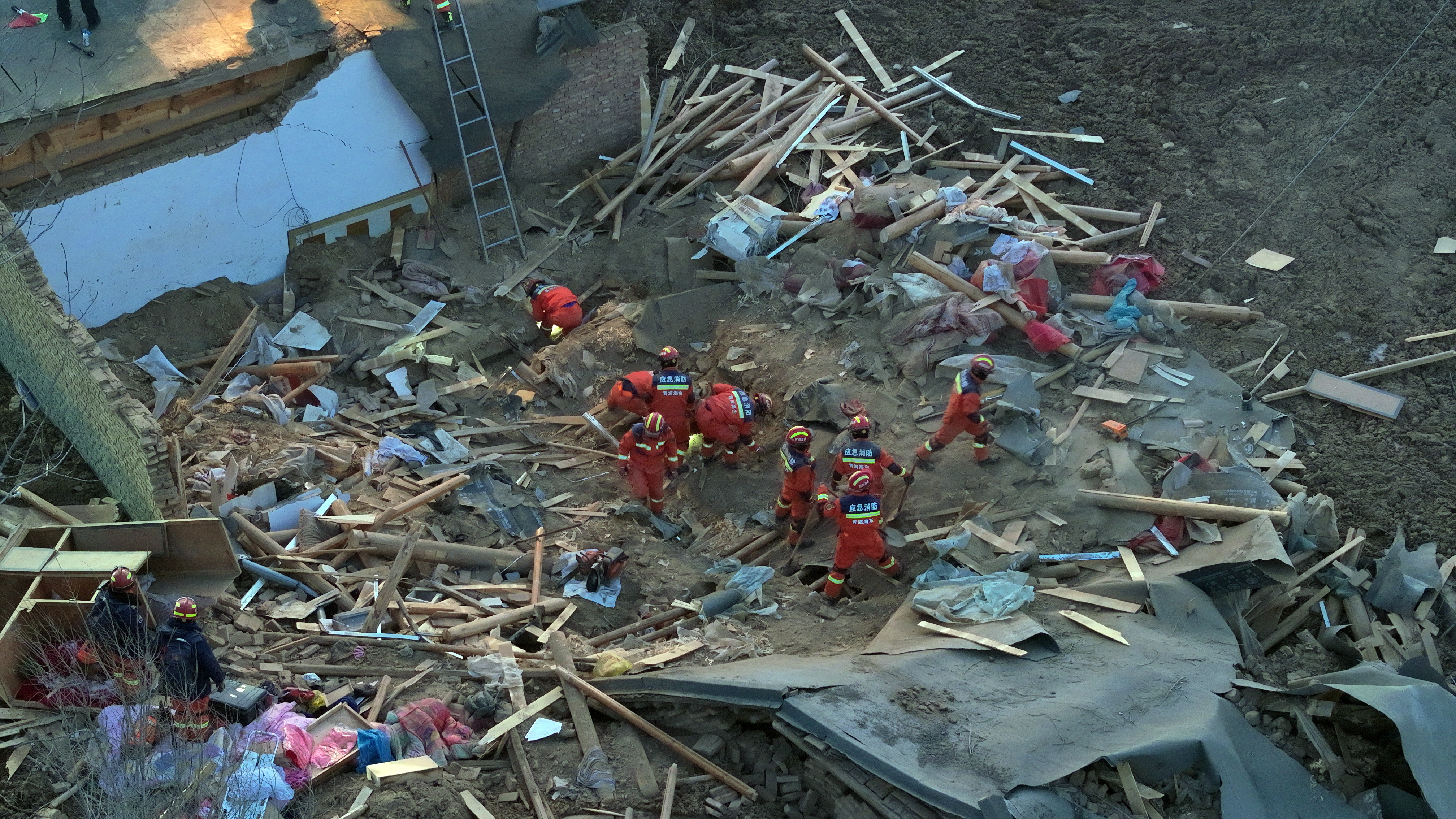 Tras el temblor en China, el número de fallecidos ascendió a 118 personas