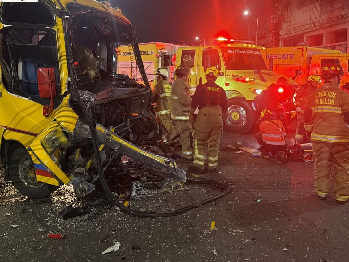 El balance que dejó el choque entre dos buses en Medellín; hay once heridos