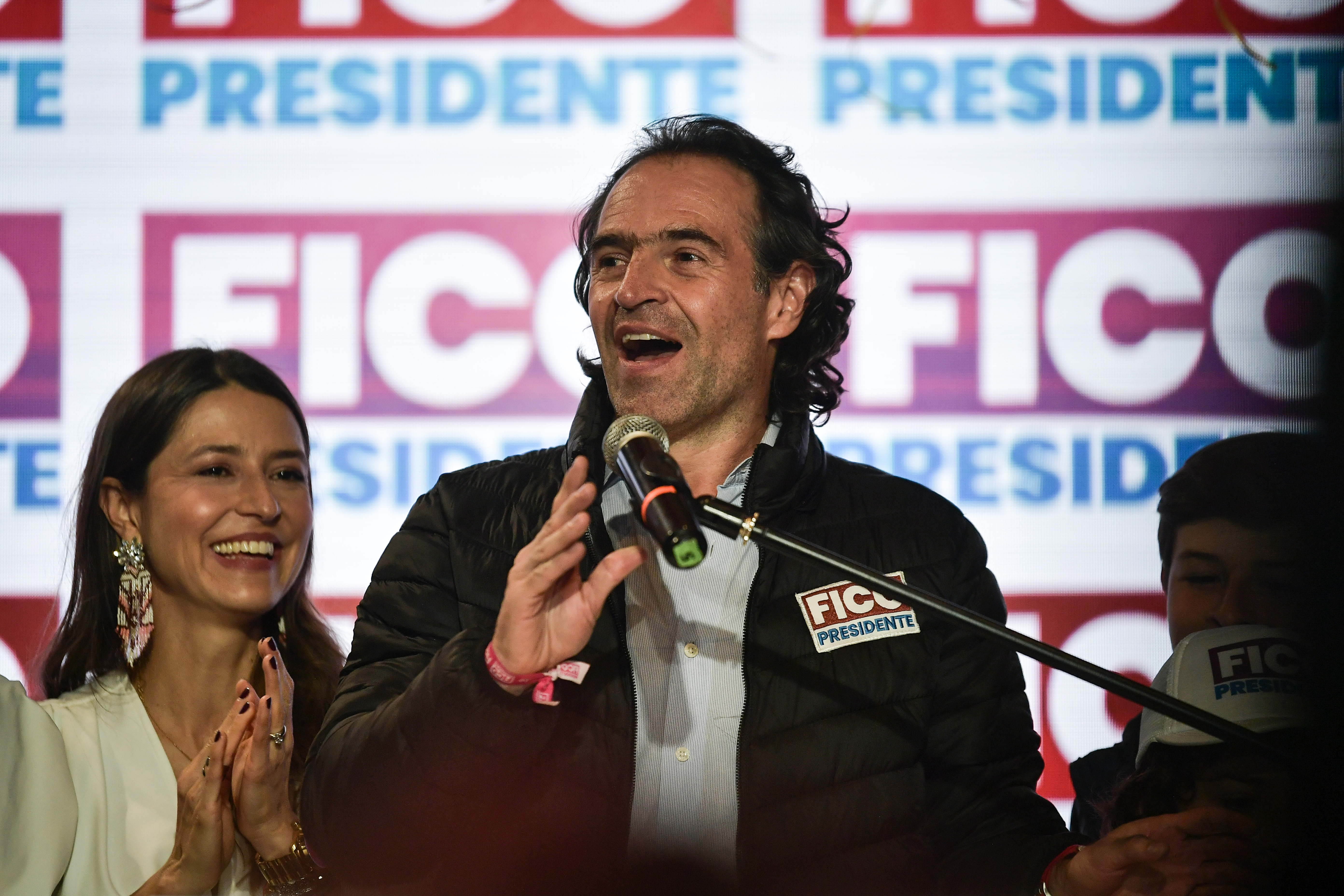 Celebración del candidato a la presidencia por el partido Equipo por Colombia Federico Gutiérrez luego de salir victorioso en la jornada de elecciones del 13 de marzo