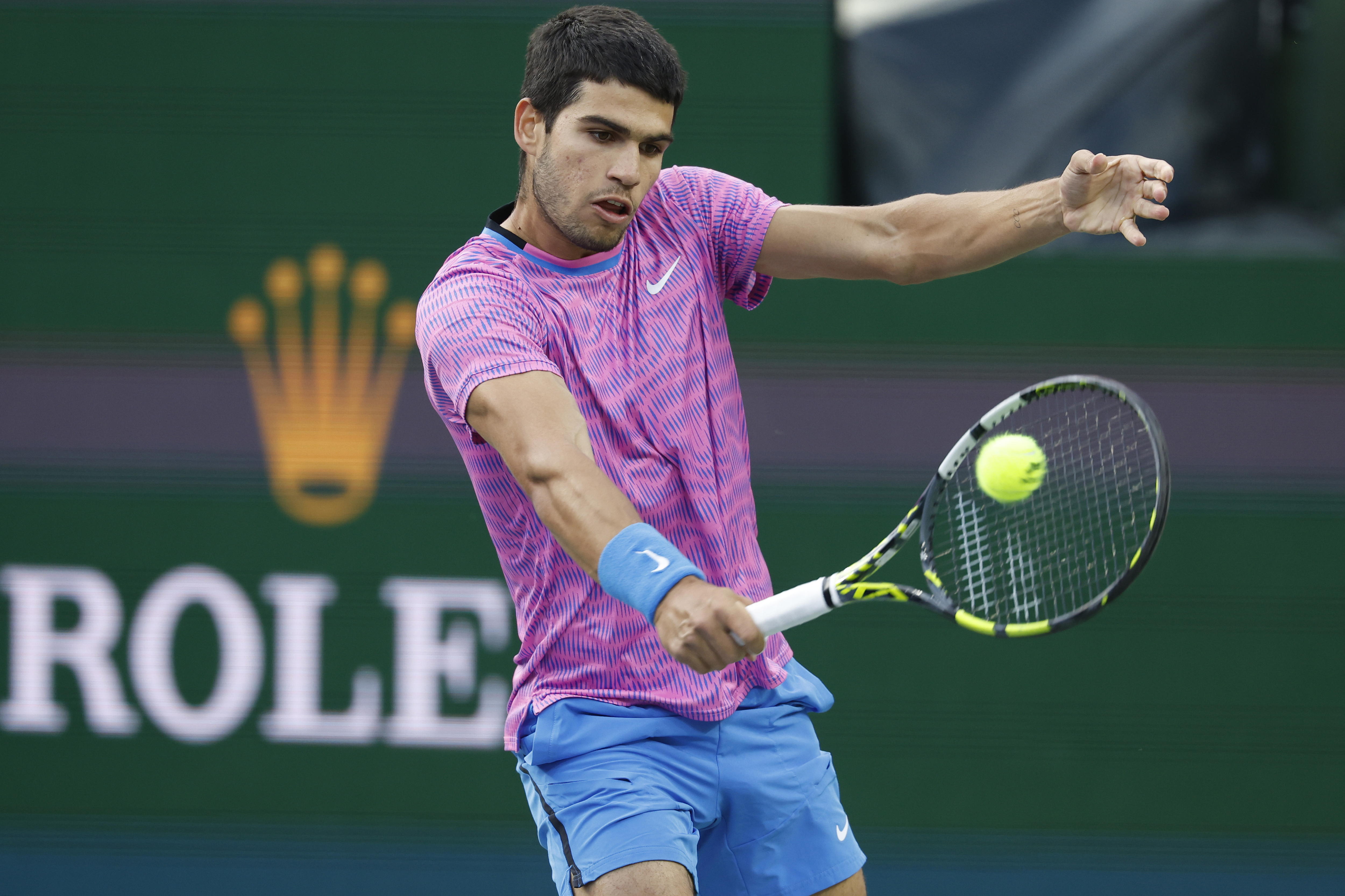 En video: Carlos Alcaraz fue atacado por abejas en pleno partido de Indian Wells